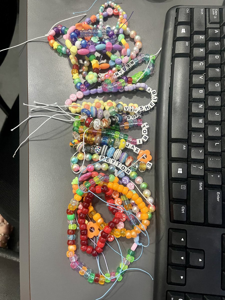 DanielleBreezy's tweet image. It was so great having Cheyenne & her parents in studio yesterday all the way from the McMinnville area! She even made us ladies at @WKRN friendship bracelets! So cute & can’t wait to see her on tv one day!