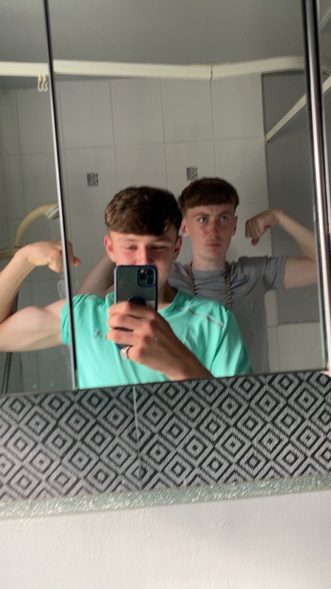 me and master ron can accom! DM FOR CASHMEETS😈 ball busting/stoming/spit ahahahaha😵‍💫#findom #cashmeet #smellysocks