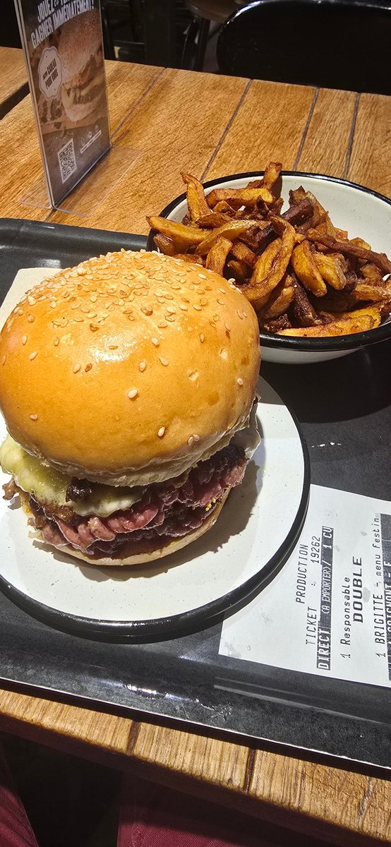 𝐐𝐮𝐞𝐞𝐧 𝐓 👑 tweet media