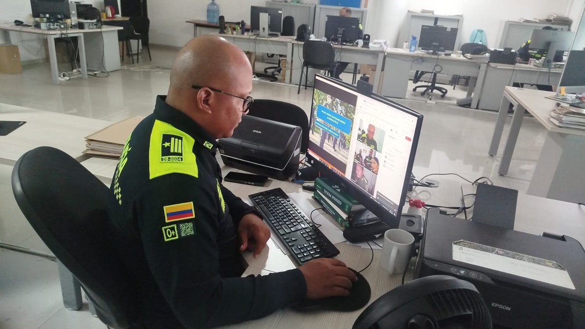 PoliciaBolivar's tweet photo. La Oficina Control Disciplinario Interno de Instrucción N 32, realizó la socialización de las conductas que transgrede la #Ley2196, así como la #PolíticaDeIntegridadPolicial, logrando impactar al personal👮🏻‍♂️👮🏽‍♀️de la estación de policía #Zambrano y #Norosi. https://t.co/1txki3EmwZ