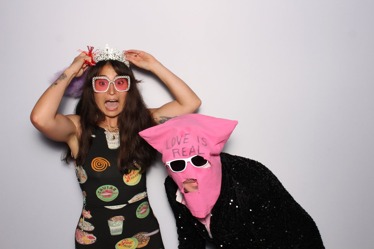 ChuckTingle's tweet image. me and my buckaroo @OlivieBlake had a great FIRST DAY AT COMIC CON at the @torbooks party. catch us together on panels FRIDAY (BEYOND BOUNDARIES 5:30PM ROOM 29CD) and SATURDAY (FAN MADE TALES 3:00PM ROOM 23ABC) LETS TROT