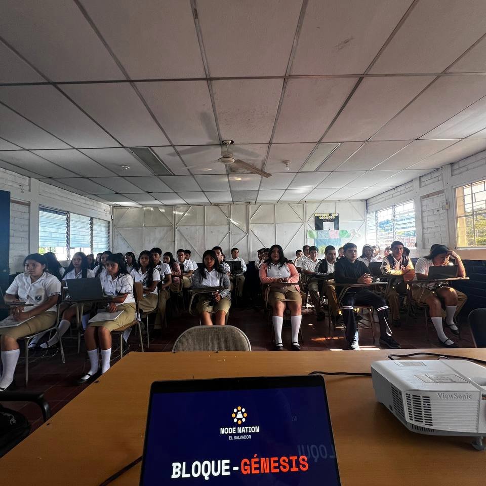 NodeNationSV's tweet image. It's happening 🇸🇻
3 more group of kids are starting their Bitcoin story 😀