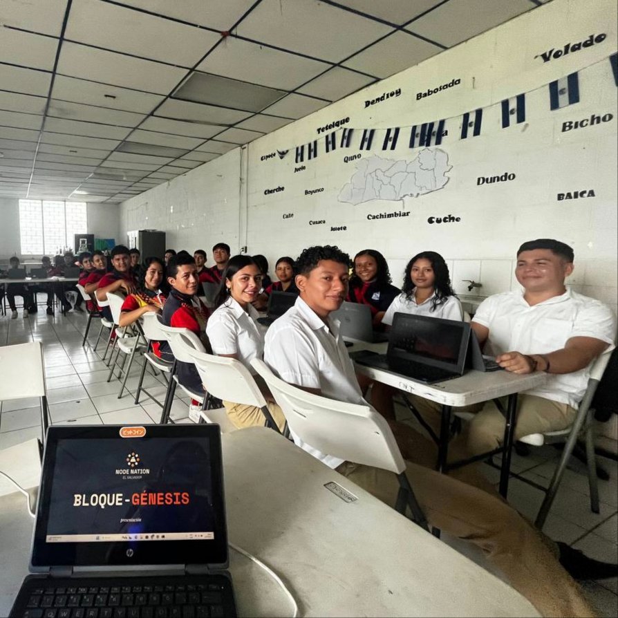 NodeNationSV's tweet image. It's happening 🇸🇻
3 more group of kids are starting their Bitcoin story 😀