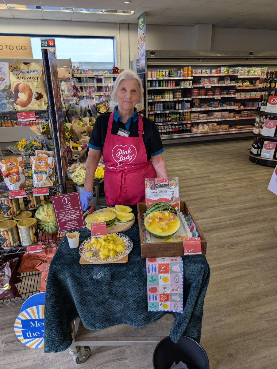 BoothsCountry's tweet image. Did you know we do in store tastings over the weekend? ☺️
Here's todays! 📸
Sallie at Kendal and Carole at Ulverston with pizza 🍕
Caitlin at Ilkley with wine 🍷
Christine at Longridge with Yellow Flesh Watermelon 😋
Booths operate a Think 25 policy, please drink responsibly.