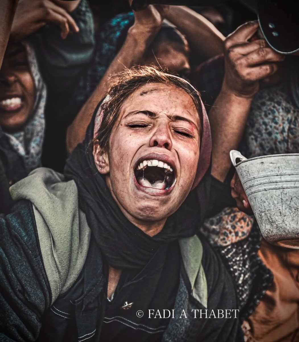 Sevdakocin's tweet image. “Dünya tuhaf bir yer!
Biri acı çeker,
Diğeri o acının fotoğrafını çeker..
📣Ve milyarlarca insan
O acıyı sadece izler...”
Can Yücel
Oysa ki
🔴Sen bir film değildin Gazze
📢Bu kadar izleyenin olmamalıydı
#EndHungerGaza
#GazzeİçinBenVarım
#Gaza #GazzeAçlıktanÖlüyor