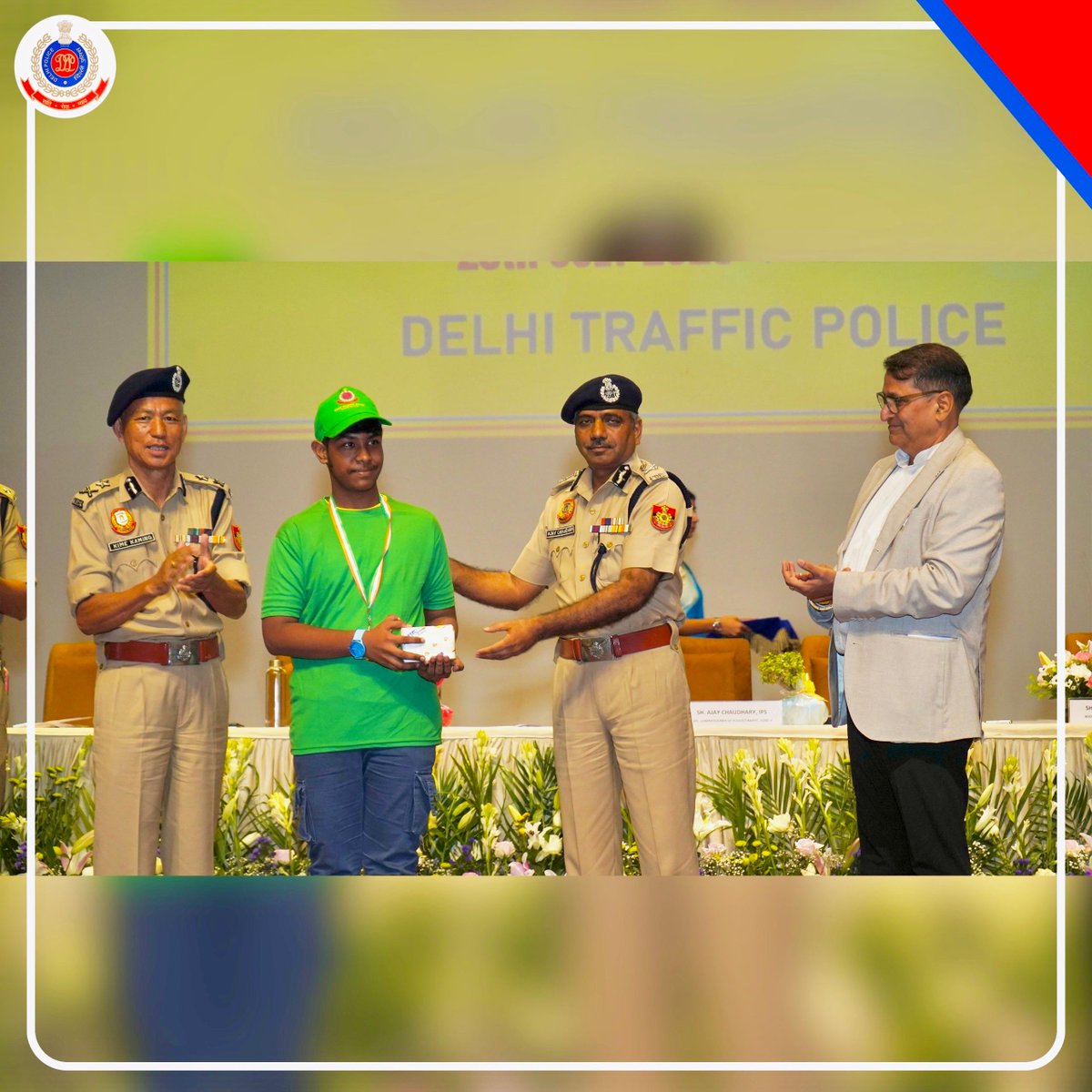 DelhiPolice's tweet image. 🚔Today, @dtptraffic organised an award ceremony of the Road Safety Awareness Summer Camp - 2025, at Adarsh Auditorium, Delhi Police Headquarters, New Delhi.
Sh. Ajay Chaudhary, Spl. Commissioner of Police/Traffic graced the occasion as chief guest in the presence of Addl.…
