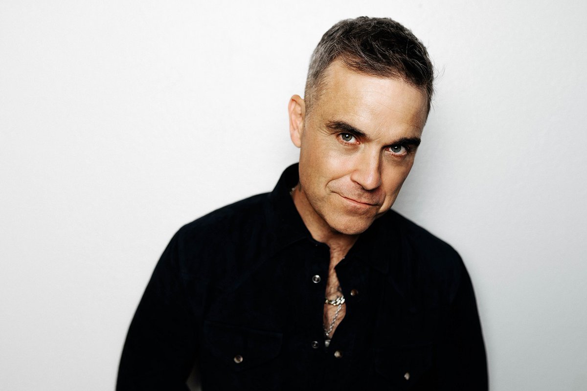 RollingStoneFra's tweet image. SON DU JOUR : Robbie Williams a publié le single « Spies » et dévoilera son treizième album, « Britpop », en octobre : rollingstone.fr/robbie-william…
#robbiewilliams