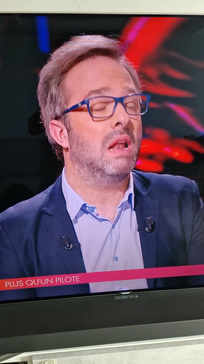 jijelois's tweet photo. Slt @Julien_FEBREAU , désolé je t'ai mis sur pause depuis un moment j'espère que tu ne ressent pas trop une crampe a la langue... https://t.co/PzW3DQVT3d