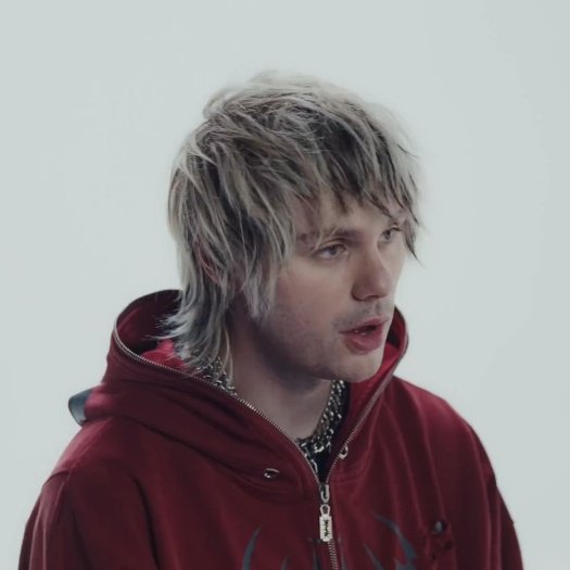acervmgc's tweet image. red looks good on you mister clifford