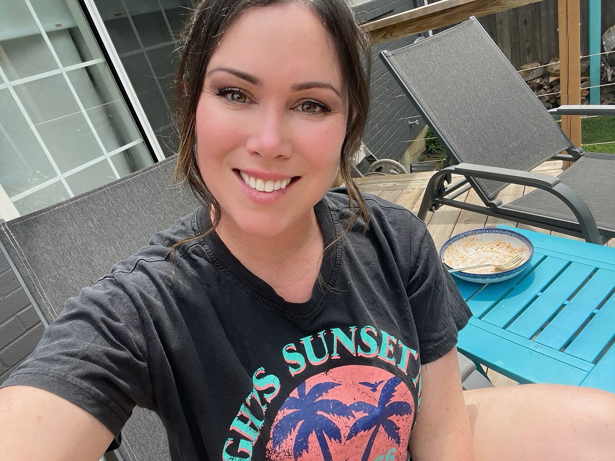 videogameshay's tweet image. HAD lunch (evidence showing) outside now time to hide in my bsmt and play some games until I gotta get kiddo 🤪
live on purple app 💜