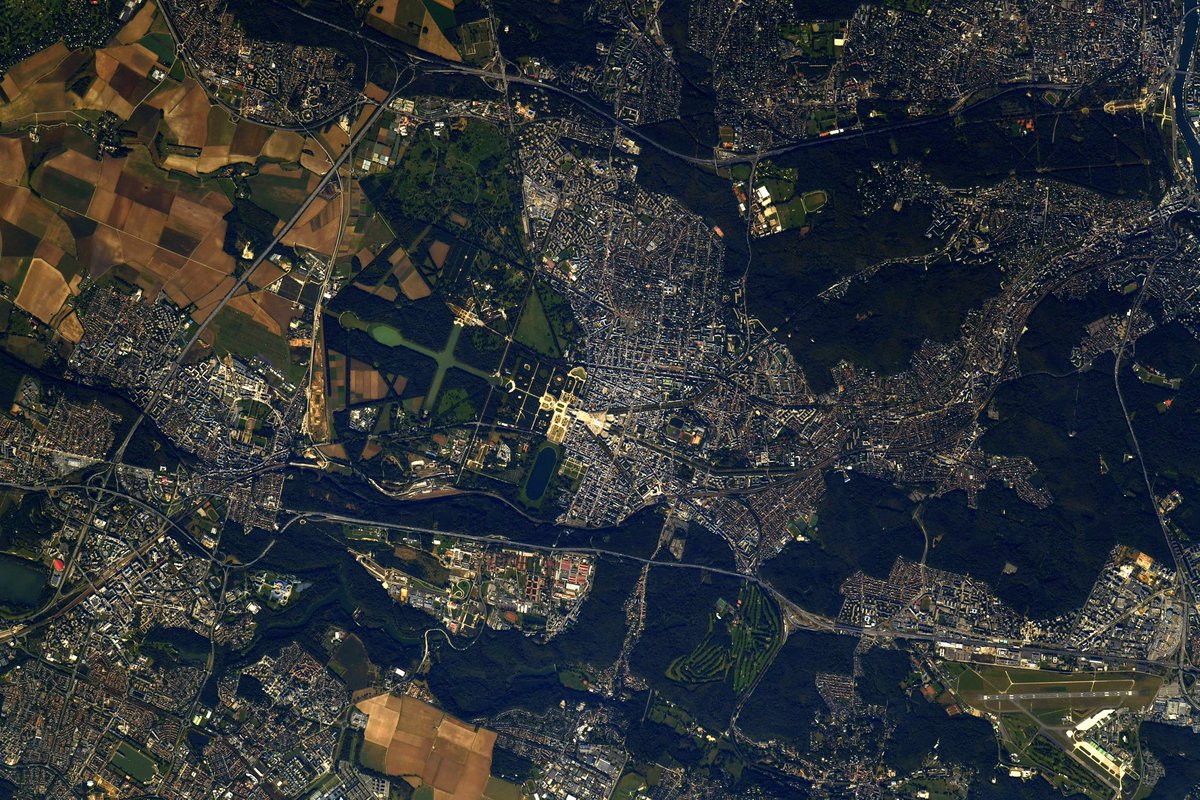 👀 From space, Versailles is easy to spot — a masterpiece of geometry and grandeur.
🏰 The Sun King designed its gardens to reflect power and order, but what you don’t see from orbit is the incredible 17th-century water system that powered its fountains.
🚀 On Earth or in orbit,