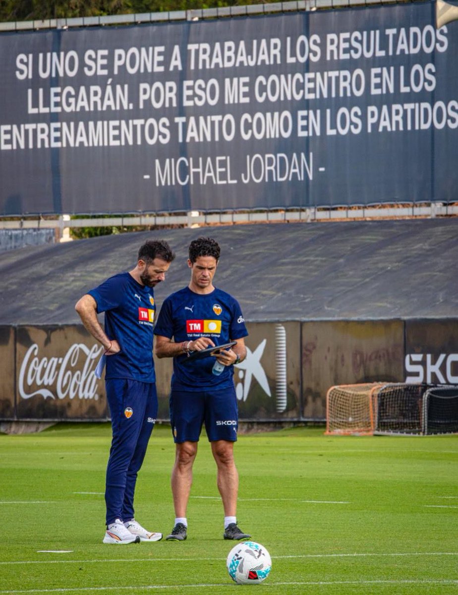 ⚽️ <a href="/valenciacf/">Valencia CF</a> 
📸 <a href="/lazaroftherock/">Lázaro dela Peña</a>