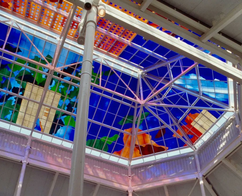 HENI's tweet image. ‘Colouring Light: Brian Clarke - An Artist Apart’, directed by award-winning film-maker Mark Kidel, will be airing on @BBC Four at 22:30 BST on Monday 28 July.
In the documentary, Sir Brian Clarke, who was widely considered to be the world’s leading stained glass artist,…