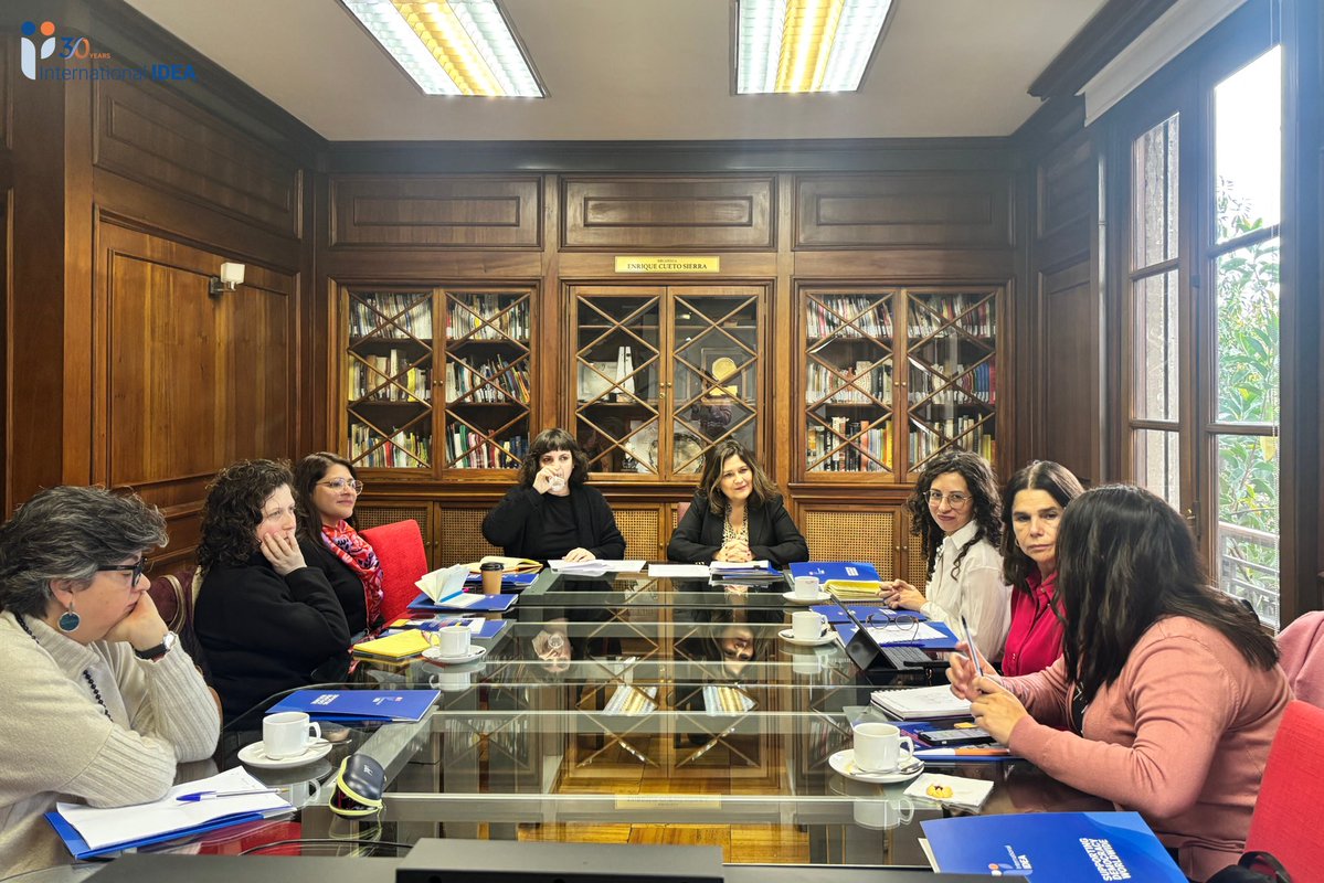 IDEA_Int_Chile's tweet image. 🇨🇱Así vivimos el taller “Integridad electoral y liderazgo en mujeres políticas chilenas”
Lideresas de distintos niveles e instancias —diputadas, senadoras concejalas y CORES— participaron en un taller donde intervinieron activamente, compartieron experiencias, vivencias y…