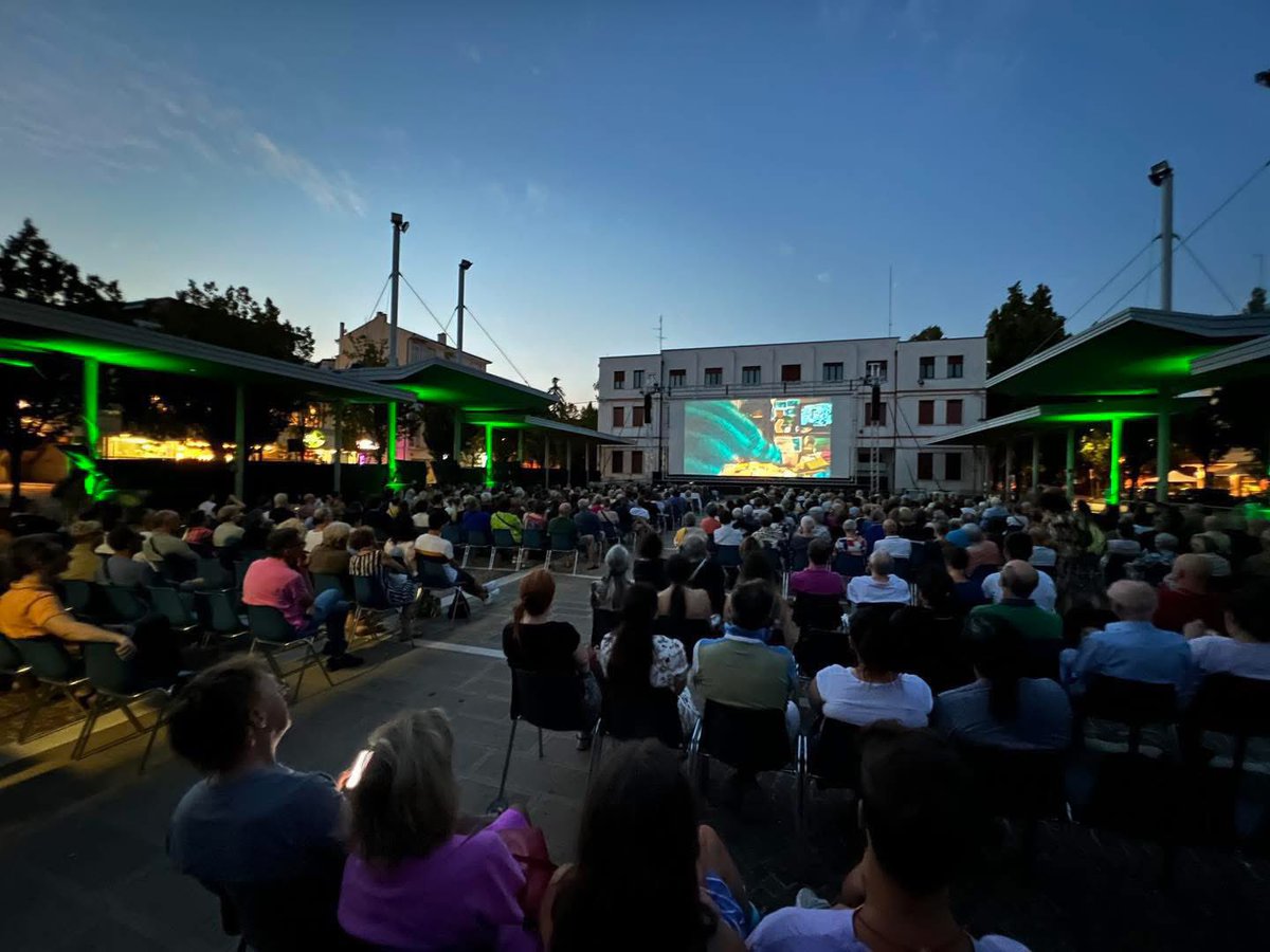 comunevenezia's tweet photo. ❌Annullata per maltempo la prima serata del “Cinema Sotto le Stelle” in Piazza Mercato a Marghera❗️
❌Annullate anche le proiezioni del #Cinemoving al Parco Albanese e alla Serra dei Giardini a Venezia.
📌Tutti gli aggiornamenti sul sito https://t.co/8W41Ryb8Fj https://t.co/BJwgevtTf8