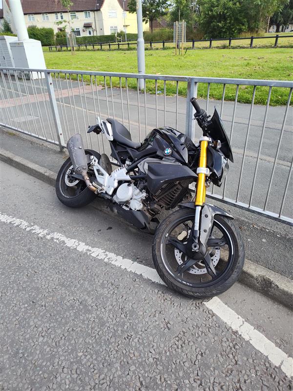 GMPBlackley's tweet photo. 👮🏽‍♀️ Neighbourhood TEAM 2 👮🏽‍♀️Charlestown

Traffic officers have tactically stopped a motorcycle on being driven by a male in a balaclava the motorbike has been seized under a section 165 and driver been reported for driving offences.  

#Safe4Summer #Team2 #InspPickavance #Sec165 https://t.co/0BQU7x7svq
