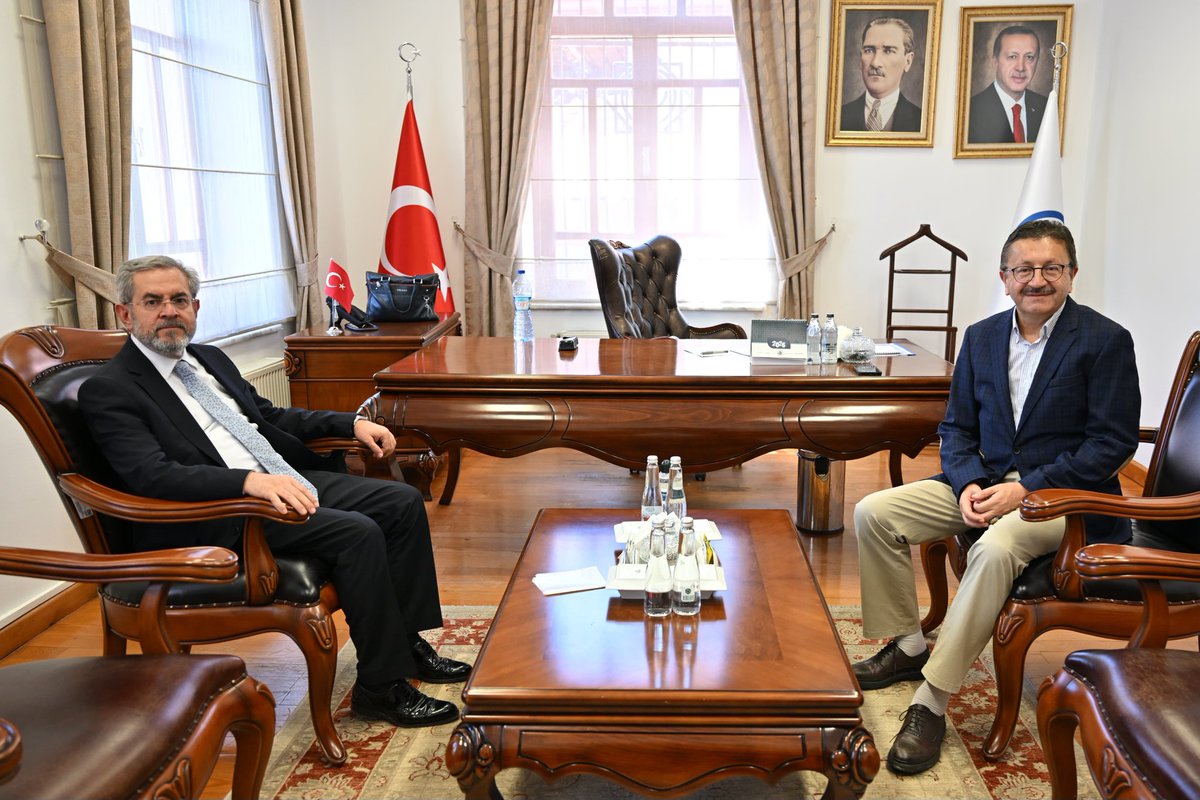 Dr. Veysel Tiryaki (@drveyseltiryaki) on Twitter photo Ankara Üniversitesi Rektörü değerli hocam Prof. Dr. <a href="/necdetunuvar/">Necdet Ünüvar</a>'a nazik ziyareti için teşekkür ederim.
Ankara Üniversitesi'nde doktora yapmış biri olarak üniversite rozetimi kıymetli hocamın elinden almak nasip oldu. Ankara Üniversitesi Rektörü değerli hocam Prof. Dr. <a href="/necdetunuvar/">Necdet Ünüvar</a>'a nazik ziyareti için teşekkür ederim.
Ankara Üniversitesi'nde doktora yapmış biri olarak üniversite rozetimi kıymetli hocamın elinden almak nasip oldu.