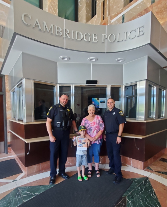 Recently, a Police Officer from Australia stopped by our station while visiting #CambMa. When meeting visiting officers it is clear that while we work in different areas, the job has a lot of similarities and at its core is the desire is to help others.