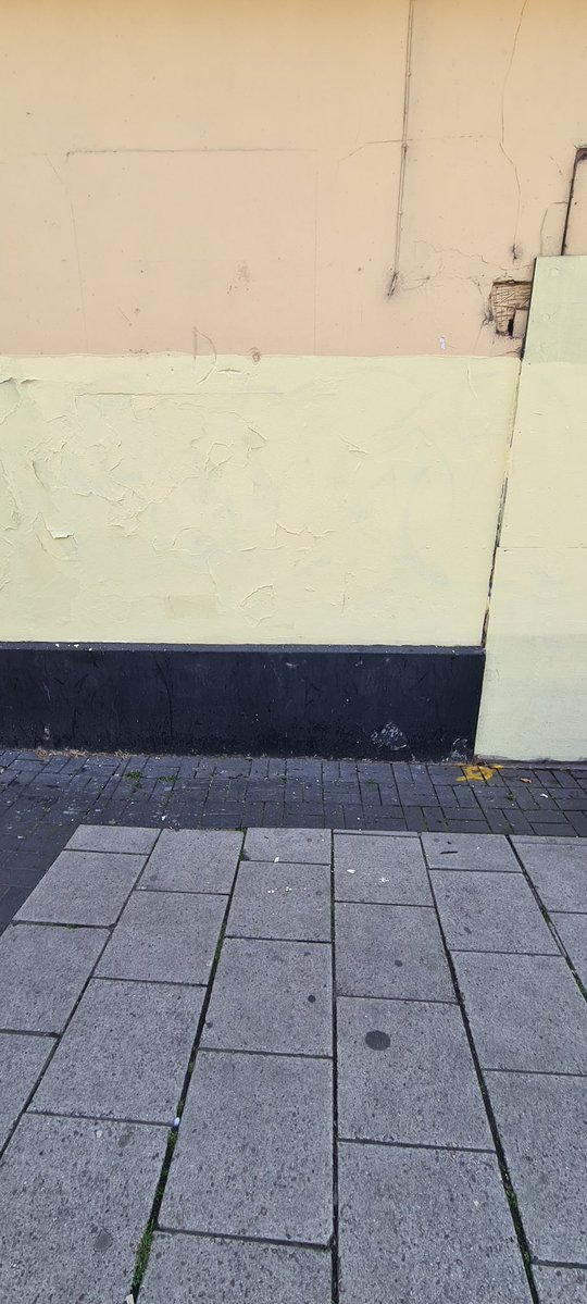 mike56200's tweet image. Quite unusual here in Walsall Town to be alerted to new scribble on a bit I only painted on this derelict pub on Sunday. No worries went and painted it off #zerotolerance