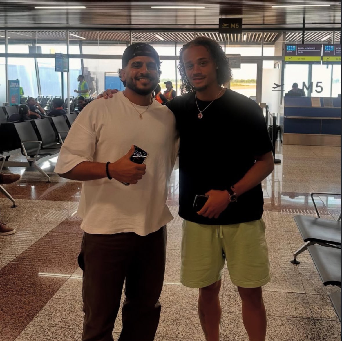 Xavi Simons is on his way to London. ✈️