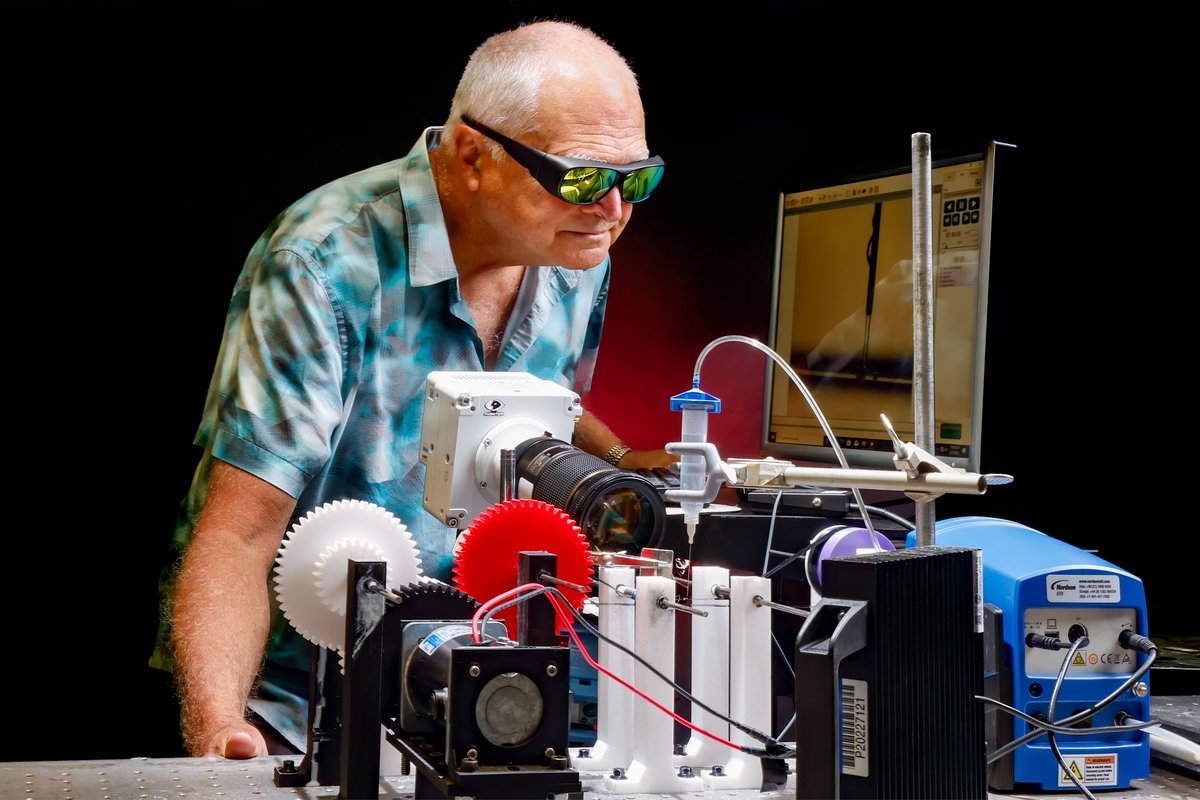 UICEngineering's tweet image. Congratulations to Richard and Loan Hill Professor and UIC Distinguished Professor Alexander Yarin on being selected as a recipient of two 2025 Springer Nature Editor of Distinction Awards! mie.uic.edu/news-stories/p…