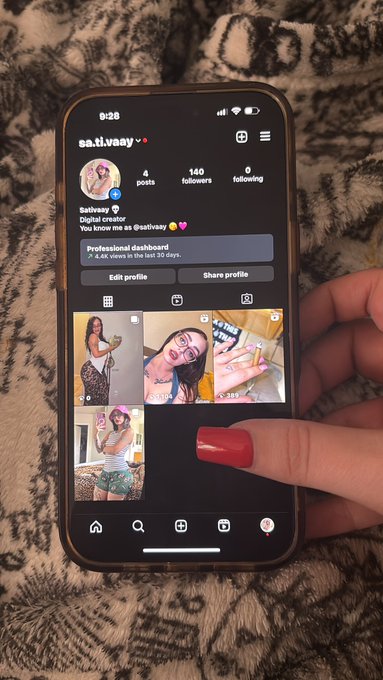 Watch Sativaay 🦋's leaked NSFW photo on TwXstars