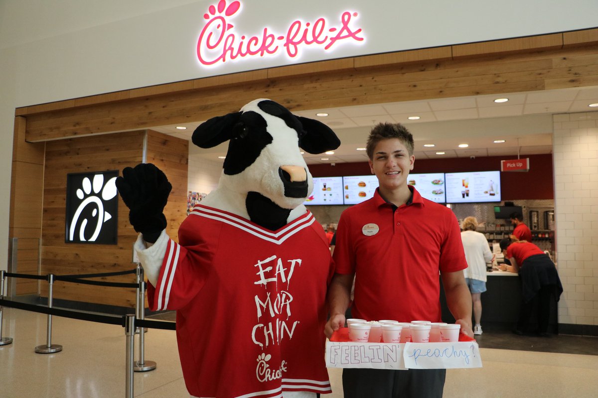 MCO's tweet image. Today we spotted a legen-dairy visitor: the @ChickfilA Cow was moo-ving through Terminal C, spreading joy and good vibes! 🐄 Looking to “Eat Mor Chikin”? Check out their convenient locations at our airport: bit.ly/40D5NRk