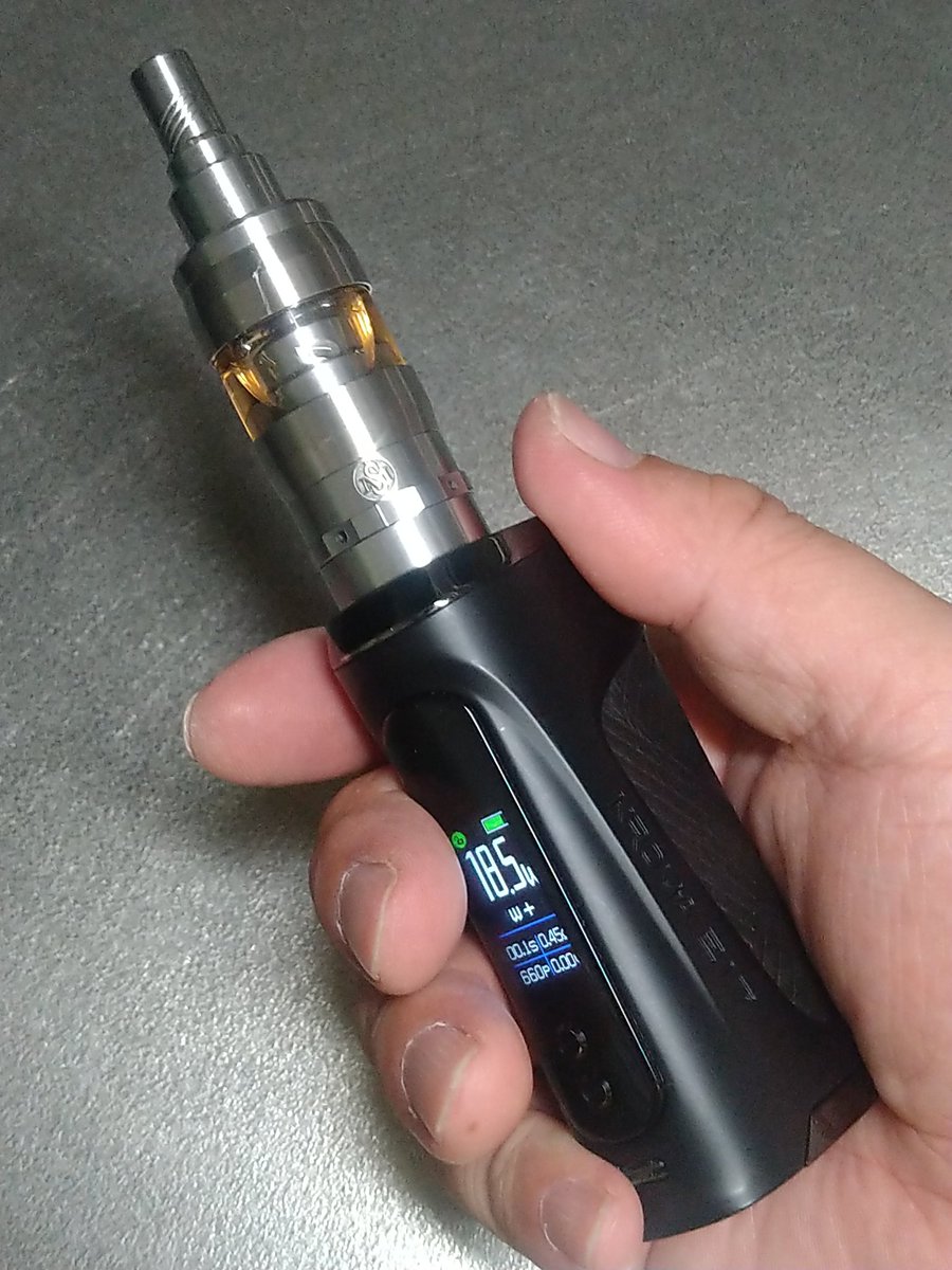 ntosi9's tweet image. お爺ちゃん・ミーツ・INNOKIN😀
でかいの＋デカいのがしっくりくる。やっぱりバランスなんだね
#ecig