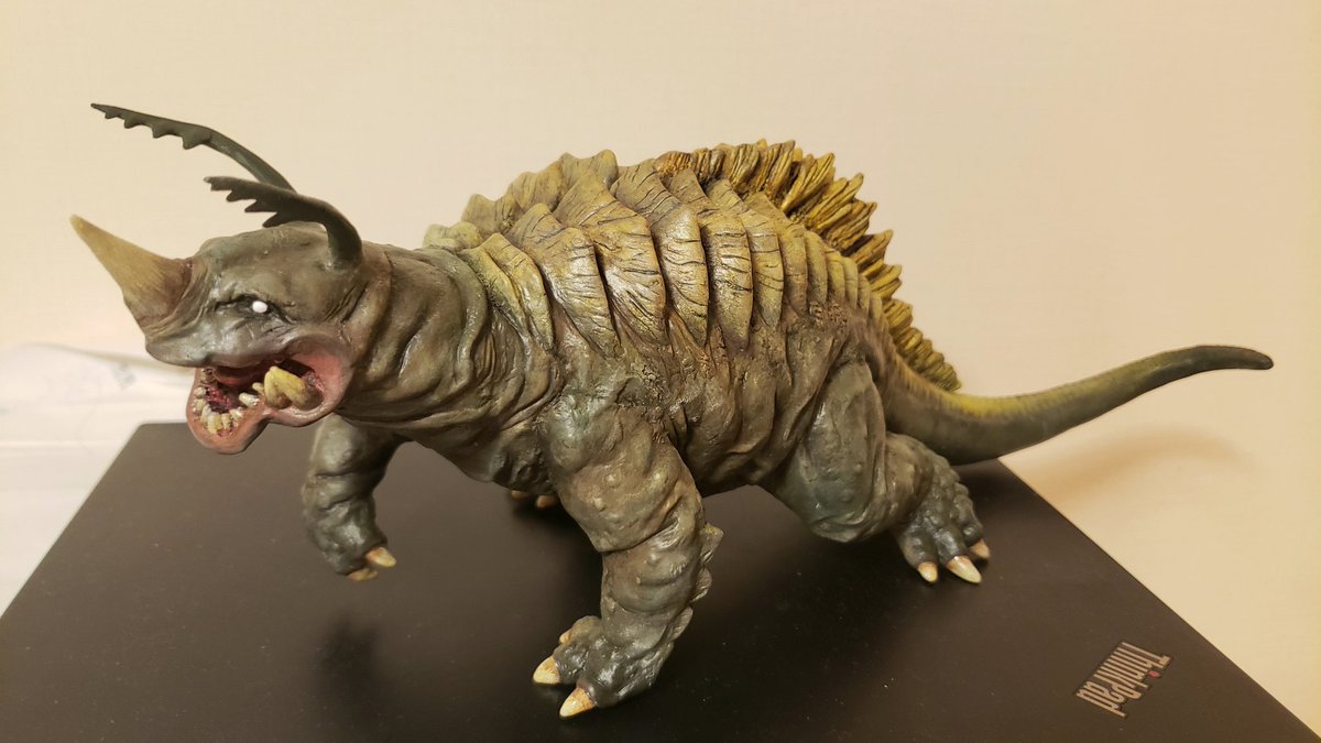 May0556's tweet image. ネロンガ、間もなく仕上げに入ります。
松村しのぶさんの原型は「実際ににこういう生物がいたら、こういう姿なんだろうなぁ」と思えるリアリティーが最高です。そうした造型へのリスペクトを込めて、なるべくリアルに寄せていきます。