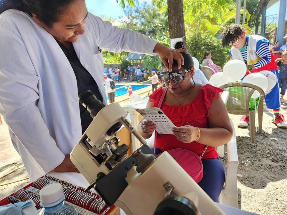 ComunitariosES's tweet photo. Gracias a líderes, voluntarios y donantes que hacen posible nuestra labor, hemos podido ayudar a miles de familia durante más de una década.
¡Sin ustedes, este sueño no sería posible! 🌟
#MovimientoComunitario #Desde2010 #PromoviendoSoluciones #ComunitariosES https://t.co/IhvPsGidOH