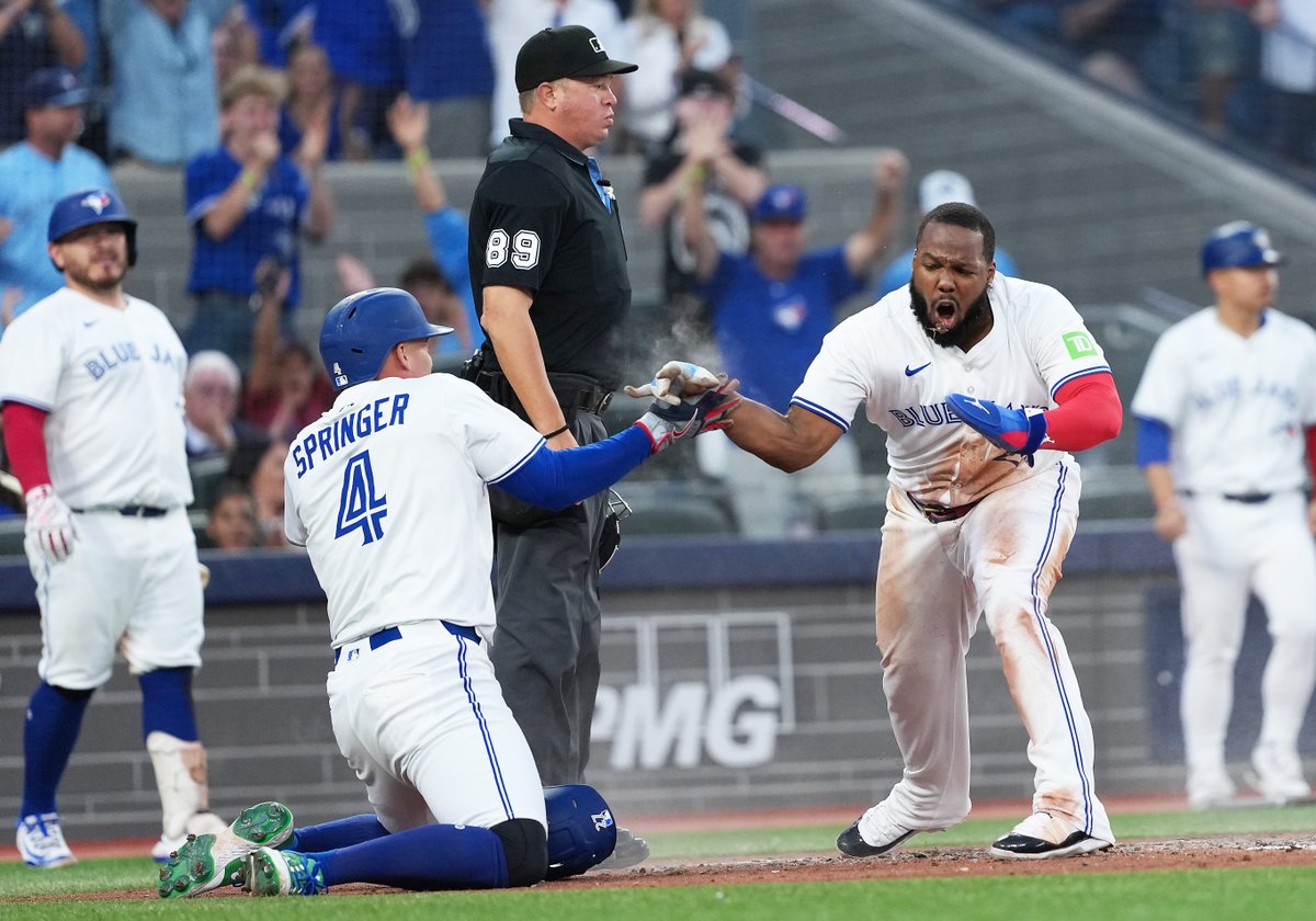 CaesarsSports's tweet image. A bettor in Nevada wagered $3,000 on the Toronto Blue Jays (+1800) to win the World Series 🇨🇦
Potential Win: $54,000