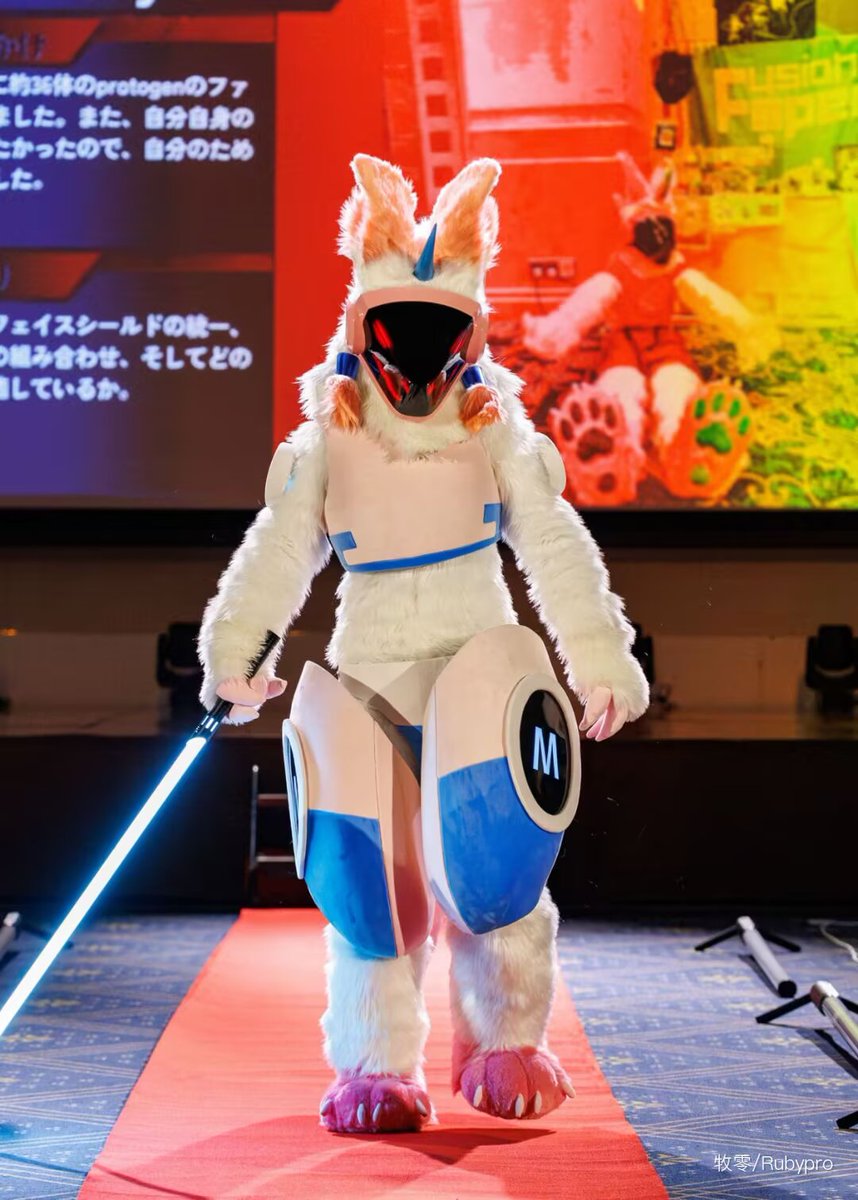 Ruby_protogen's tweet image. #OCvsME
I know the contrast is great.Because I&apos;m actually thin.
#protogen 
#rubyprotogenstudio