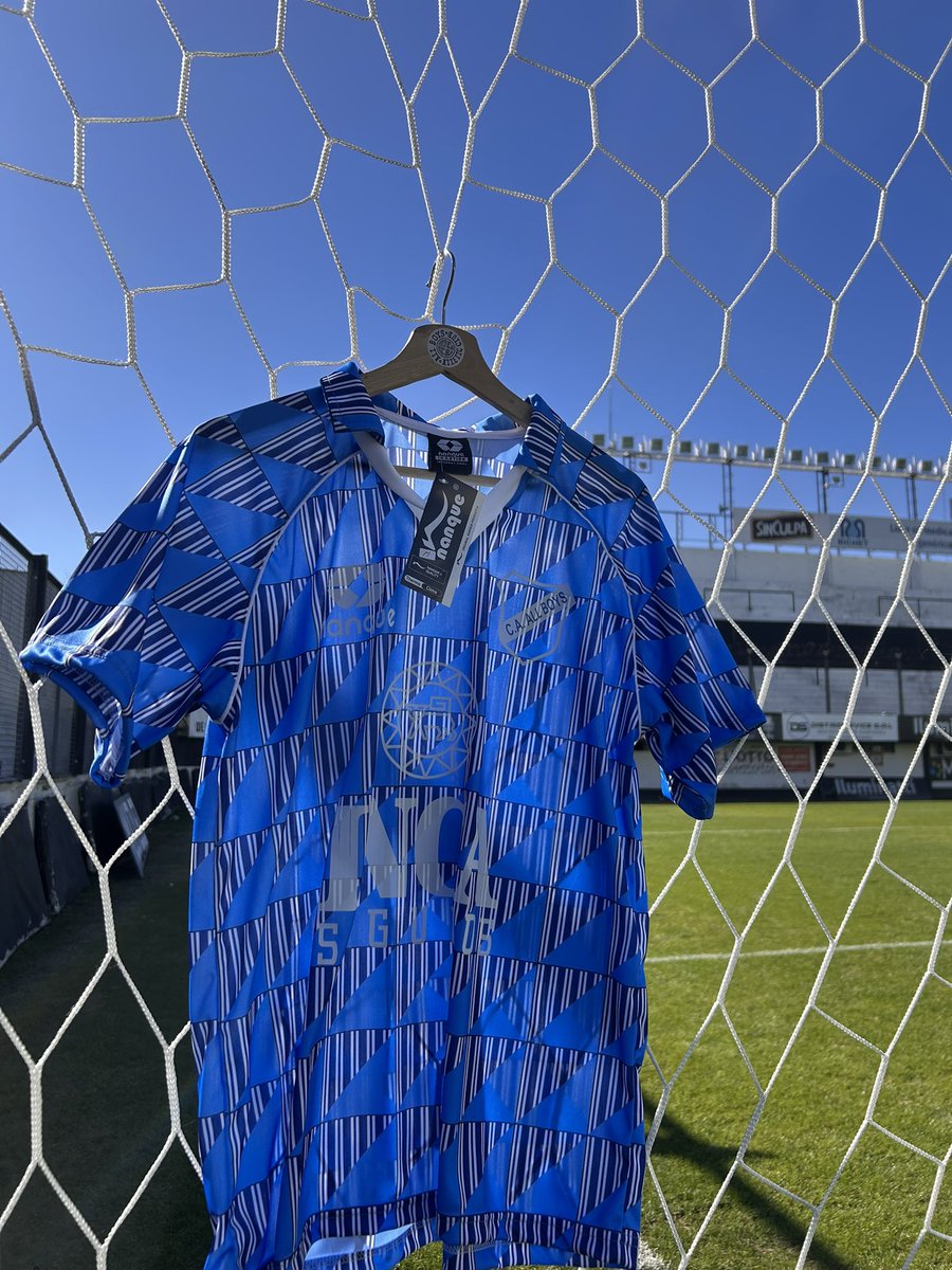 AlboShop's tweet image. Si vas a comprarte algo este finde, que sea la camiseta Nanque.