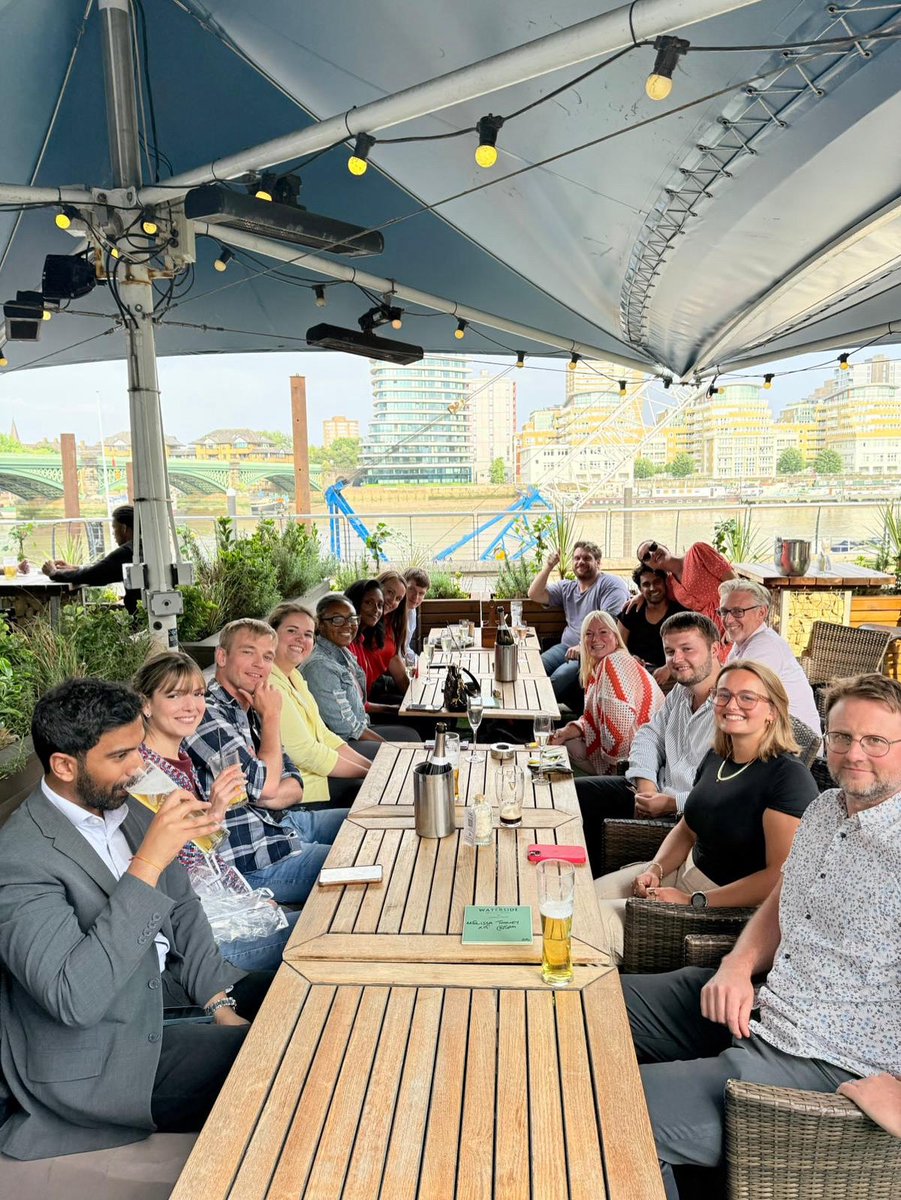 Friday night , don’t think twice! 
Come down the river to enjoy your food &amp; drinks , look out for our specials 😉

<a href="/TheWatersideSW6/">The Waterside</a> #friday #pub