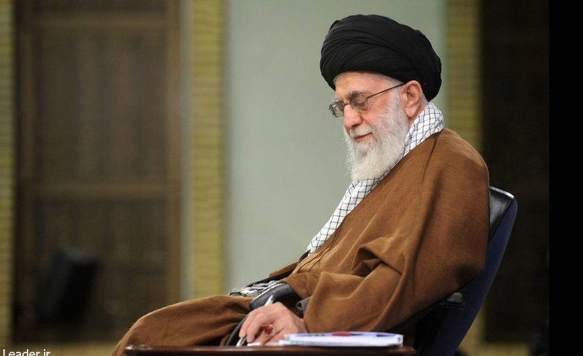 seyed__a's tweet image. - رهبری: حفظ اتحاد ملی وظیفهی همه است
- سوپرانقلابی: از رهبر به پایین حمله کنید بهش! اتحاد؟ با وفاق اتحاد نداریم...
- رهبری: آینده هر دو حرکت نظامی و علمی به سمت افقهای بلند پیش خواهد رفت انشاءالله
- سوپری: ما دیگه توانایی نداریم، ما بدبختیم، ما گهیم!
فرمان امام واضح بود
#لبیک