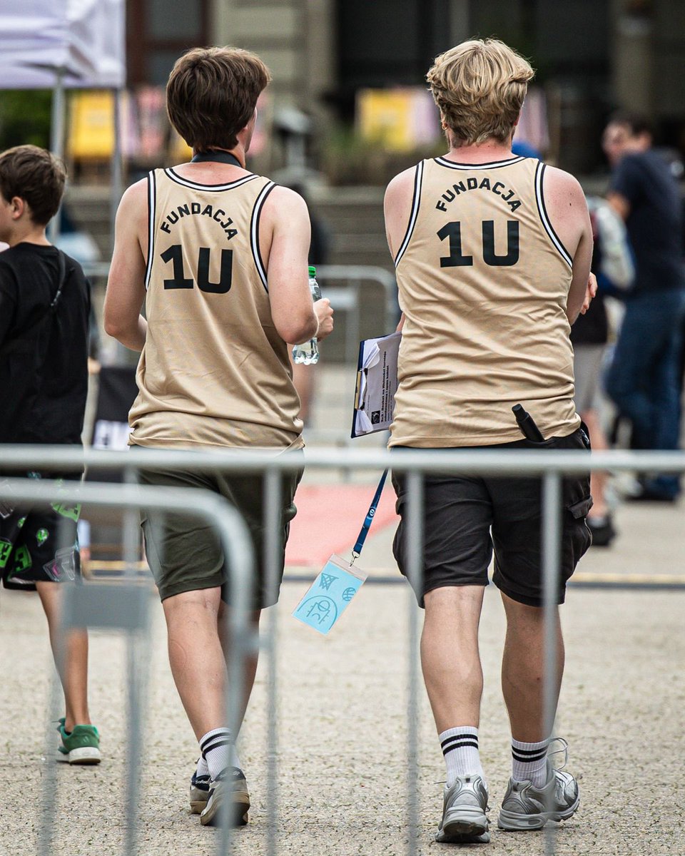 P_Przyborowski's tweet image. Multitasking, ale za to w jakim gronie! 🏀
🎥 Za mną praca przy Festiwalu Koszykówki 3x3 Basket na Wolności. To był epicki weekend!
🌇 Cieszy, że sport znowu zagościł w samym sercu Poznania. Obyśmy doczekali się więcej takich inicjatyw.
📸 @klaudia_berda / @F_Rybarczyk