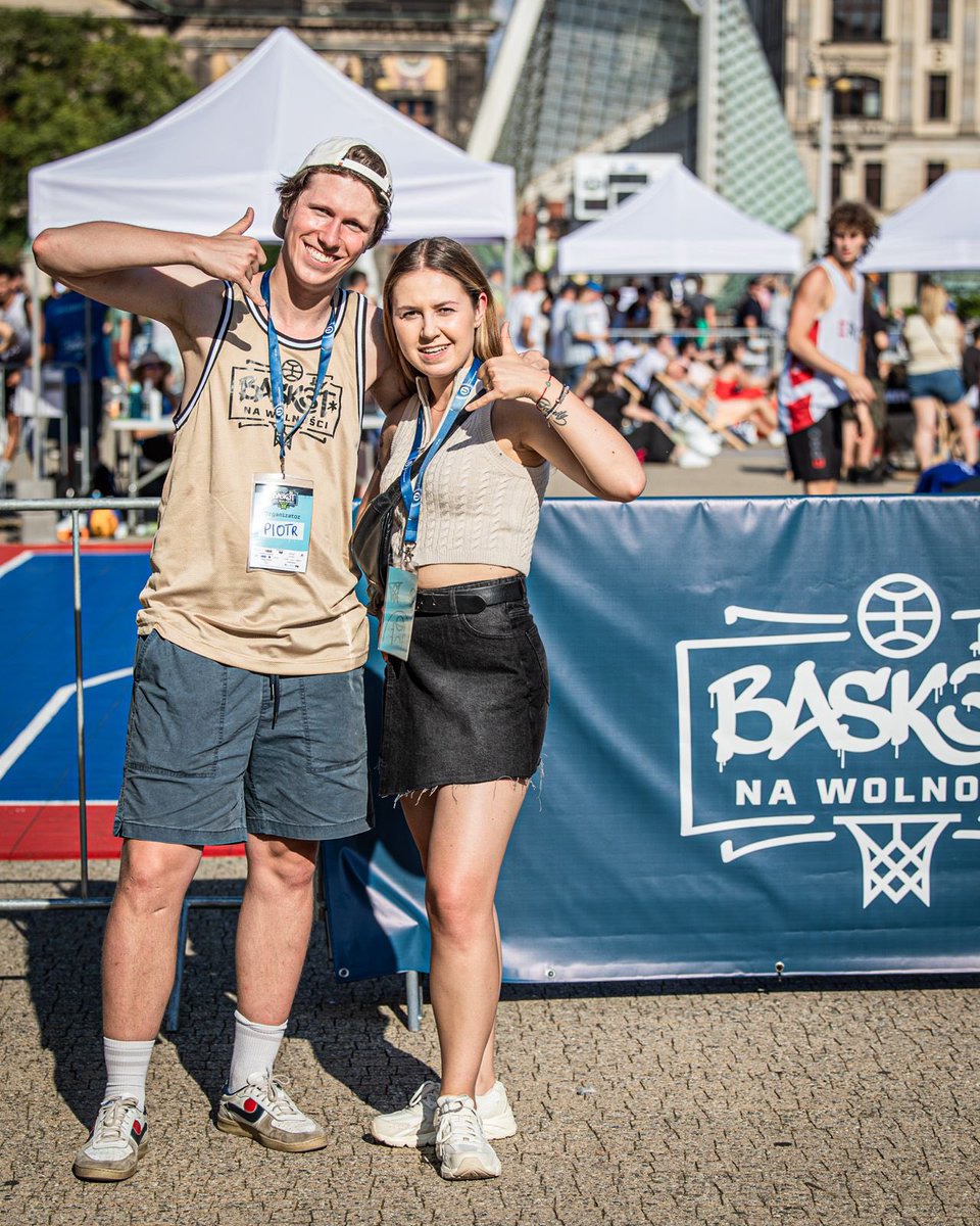 P_Przyborowski's tweet image. Multitasking, ale za to w jakim gronie! 🏀
🎥 Za mną praca przy Festiwalu Koszykówki 3x3 Basket na Wolności. To był epicki weekend!
🌇 Cieszy, że sport znowu zagościł w samym sercu Poznania. Obyśmy doczekali się więcej takich inicjatyw.
📸 @klaudia_berda / @F_Rybarczyk