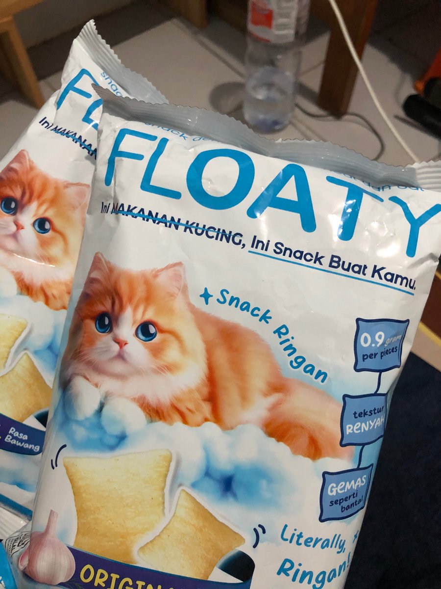 choconimss's tweet image. Hahahahaha lucu amaaatt 😂✨ Akhirnya ketemu juga snack yang bukan makanan kucing inii #Floaty
