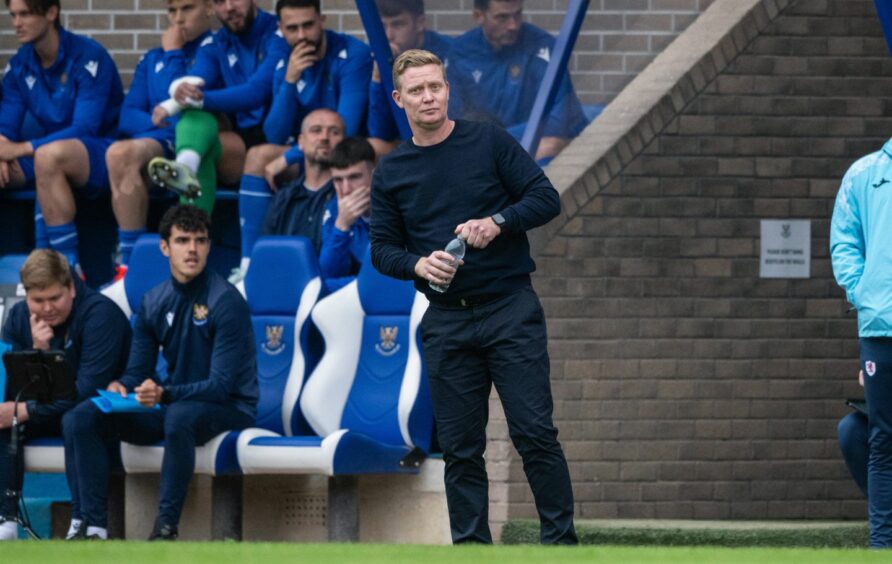 thecouriersport's tweet image. ‘This is what has been going against you’ – Barry Robson shows Raith Rovers players their cup bad luck dlvr.it/TM6cRv