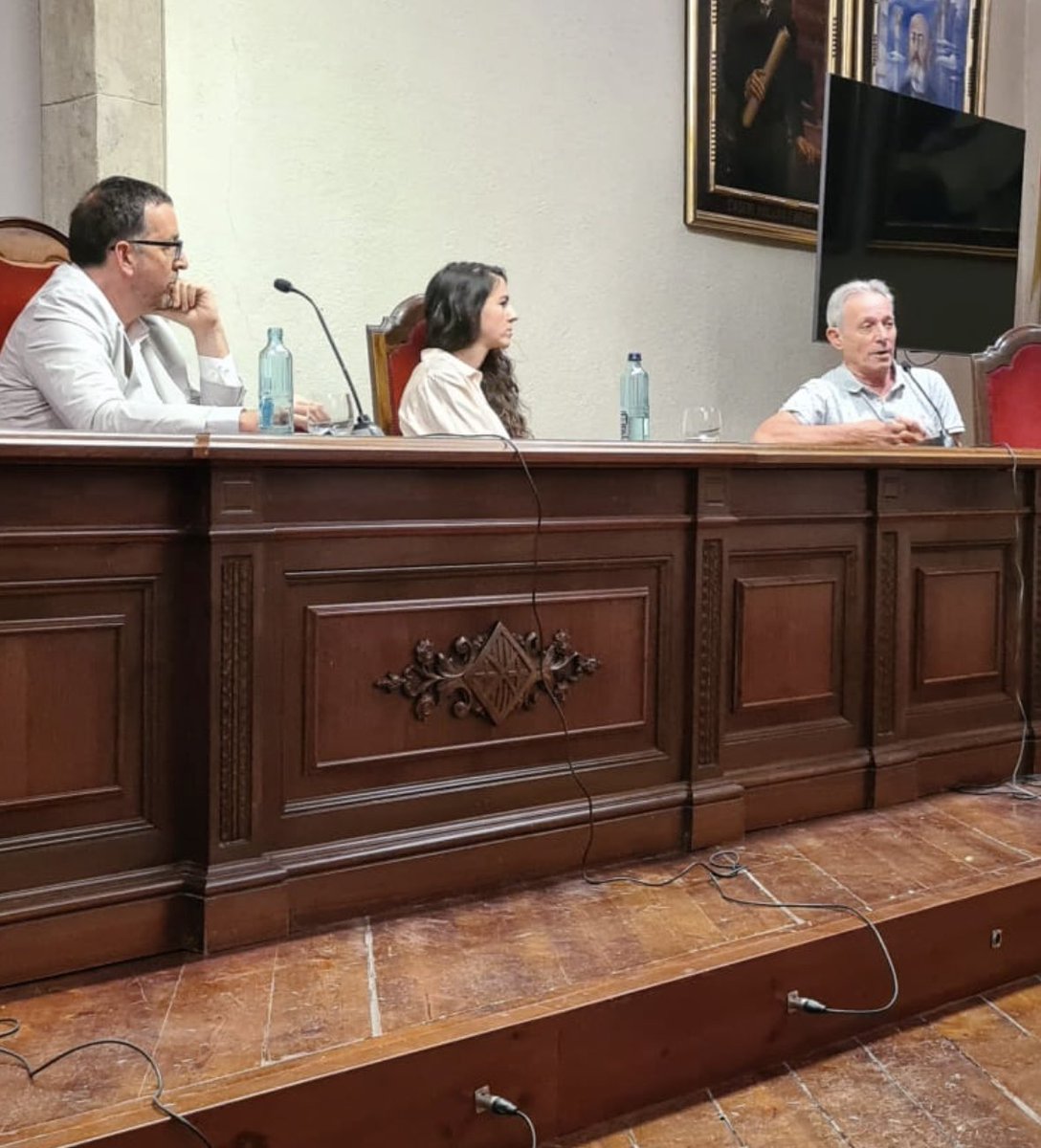 Ahir ens van reunir amb la <a href="/CAPCaputxins/">PLATAFORMA CAP-CAPUTXINS</a> i amb les 14 associacions de #Vic

Vaig felicitar el treball de Plataforma i li vaig suggerir a l’alcalde <a href="/albertcastellsv/">Albert Castells Vilalta</a> q els temes importants de ciutat és millor aprovar-los un ampli consens

EL CAP DELS CAPUTXINS NO ES TANCA 

#SOMI