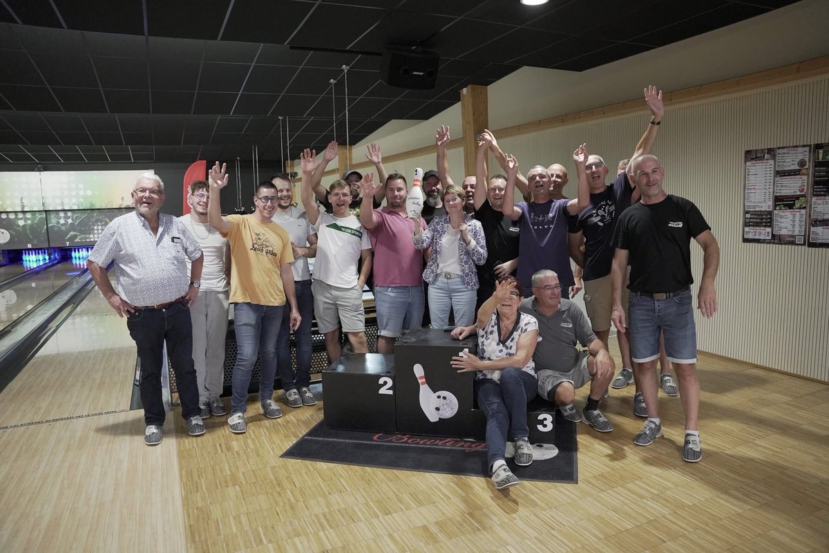 teqbowling's tweet photo. 🟠 Vendredi 25 juillet 2025 au @teqbowling

Un grand merci à toute l’équipe des Transports Naulleau  de @Mervent pour cette superbe journée passée au Teq’Bowling ! 🍹🍽️🎳
Au programme : cocktail, repas convivial et tournoi de bowling 💥 https://t.co/tqUrDWYtbN