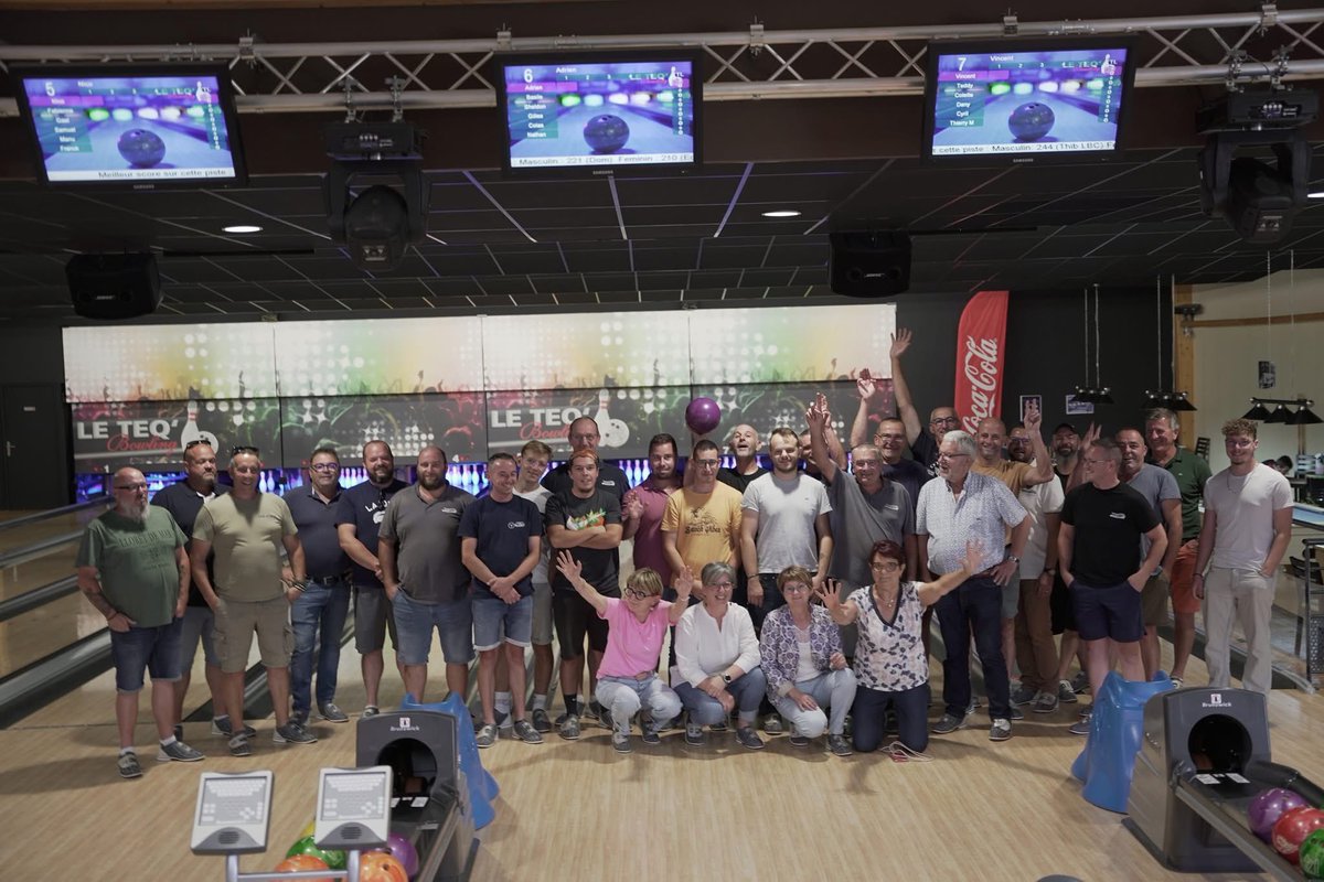 teqbowling's tweet photo. 🟠 Vendredi 25 juillet 2025 au @teqbowling

Un grand merci à toute l’équipe des Transports Naulleau  de @Mervent pour cette superbe journée passée au Teq’Bowling ! 🍹🍽️🎳
Au programme : cocktail, repas convivial et tournoi de bowling 💥 https://t.co/tqUrDWYtbN