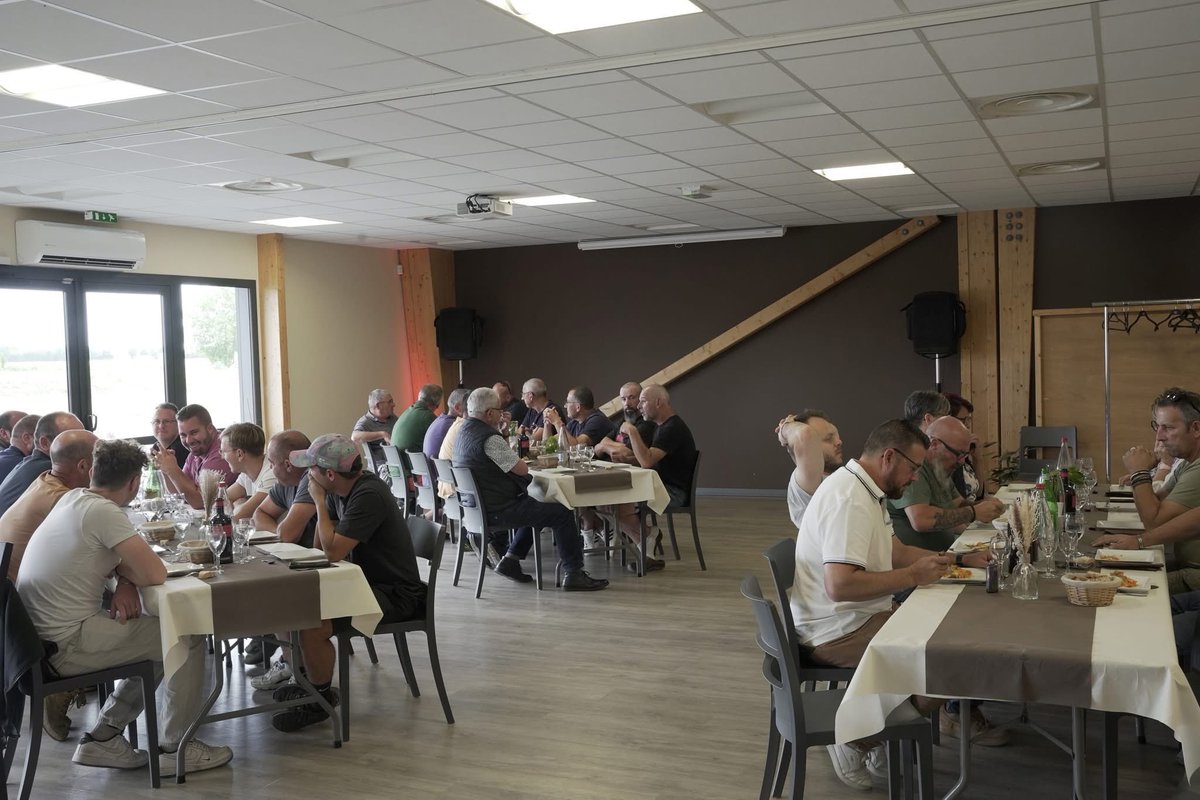 teqbowling's tweet photo. 🟠 Vendredi 25 juillet 2025 au @teqbowling

Un grand merci à toute l’équipe des Transports Naulleau  de @Mervent pour cette superbe journée passée au Teq’Bowling ! 🍹🍽️🎳
Au programme : cocktail, repas convivial et tournoi de bowling 💥 https://t.co/tqUrDWYtbN
