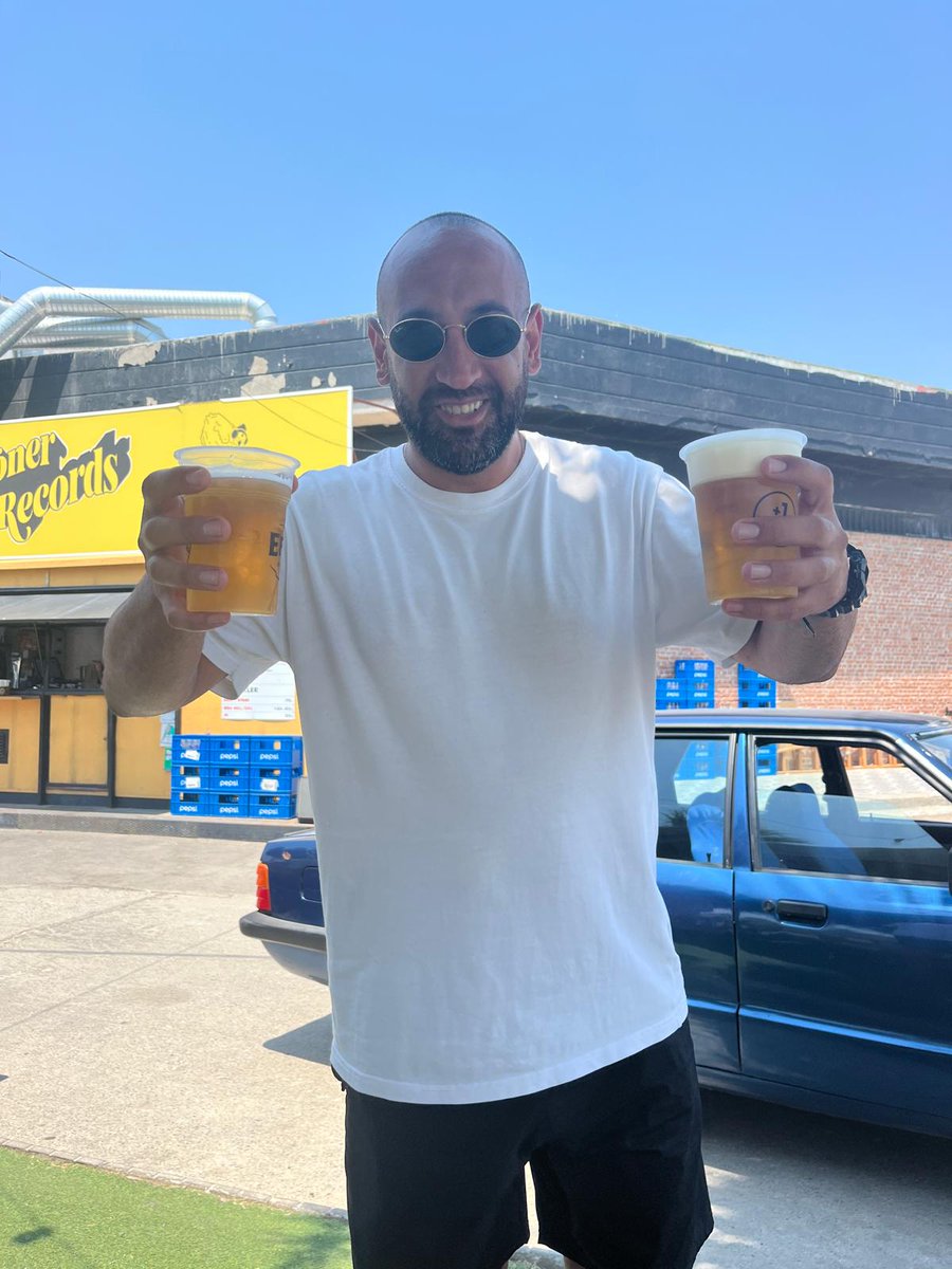 Kulağa kaçan böceği gibiyim yedekli dolaşıyorum