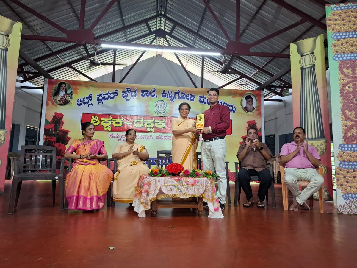 FrAnilIvanFern1's tweet photo. Little Flower High School, Kinnigoli, successfully hosted a Parent-Teacher Association (PTA) session on "Media-literate parents: Responsibility regarding cybercrime, AI technology, and children's media life" on July 25, 2025. 

#MediaLiteracy #CyberSafety " https://t.co/M1q29GMJiZ