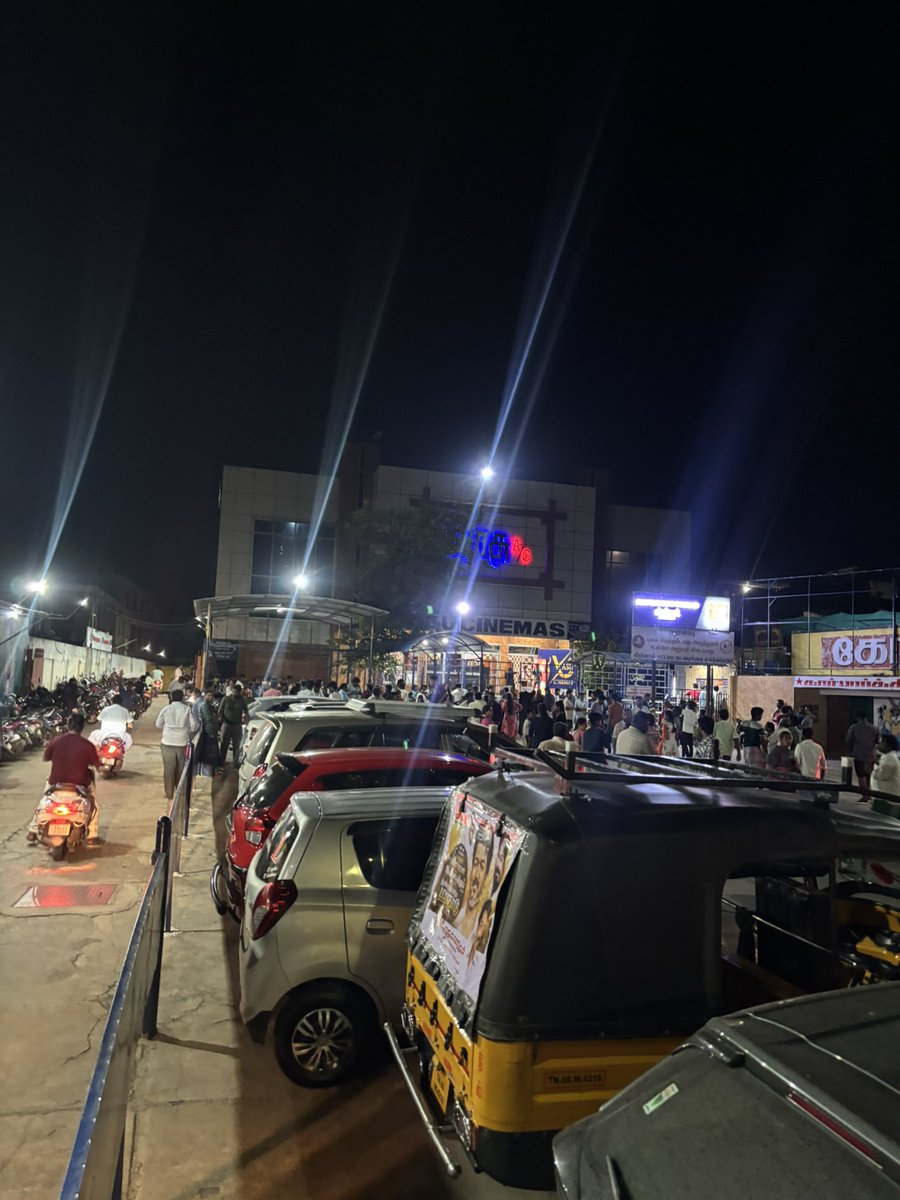 vasutheatre's tweet image. Heavy Return Audiences for #ThalaivanThalaivii
First Day night show goes HOUSEFULL with full of family audiences
@SathyaJyothi