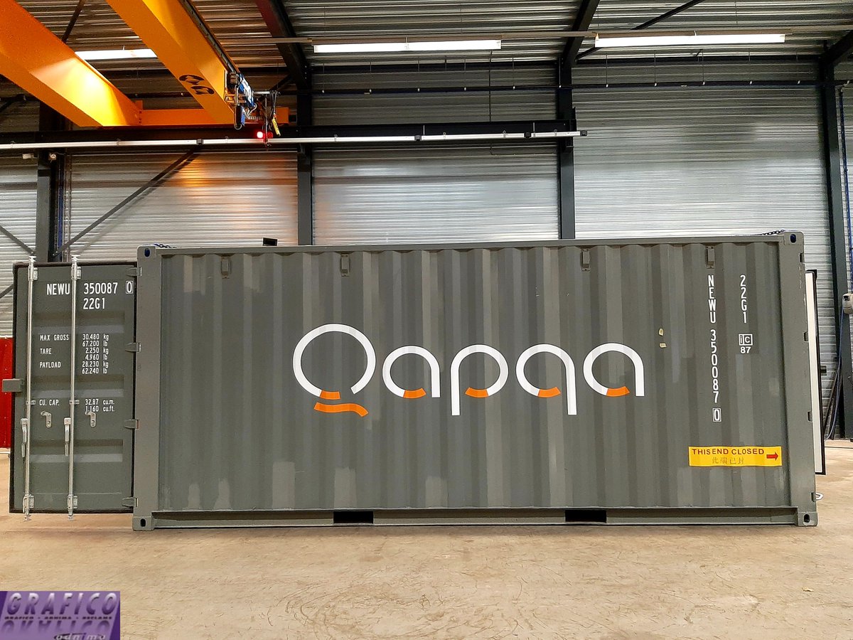 Deze week 2 GROTE Qapqa containers van logo's voorzien..