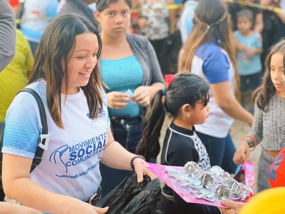 ComunitariosES's tweet photo. Gracias a líderes, voluntarios y donantes que hacen posible nuestra labor, hemos podido ayudar a miles de familia durante más de una década.
¡Sin ustedes, este sueño no sería posible! 🌟
#MovimientoComunitario #Desde2010 #PromoviendoSoluciones #ComunitariosES https://t.co/NTILAPpoxw