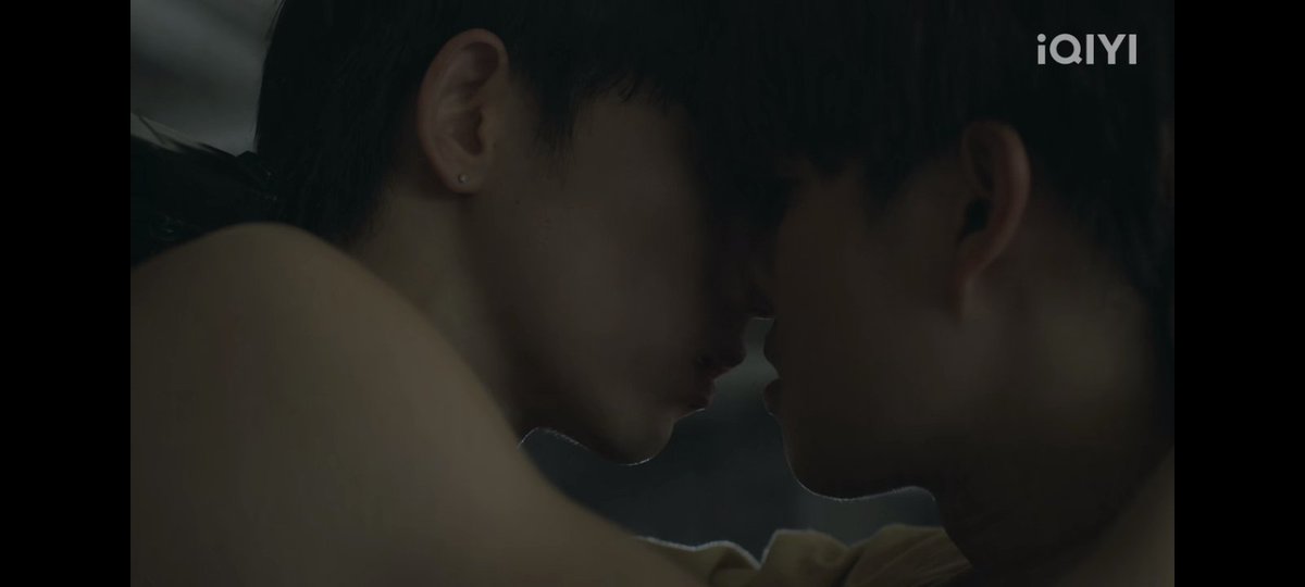 Tae_sunshine950's tweet photo. Finally Kim came to save her man and told him that she would never leave him alone.😭😭😭

PitBabe2 Final EP
#PitBabeTheSeries2 
#BenzGarfield https://t.co/Uz9PU4wBqj