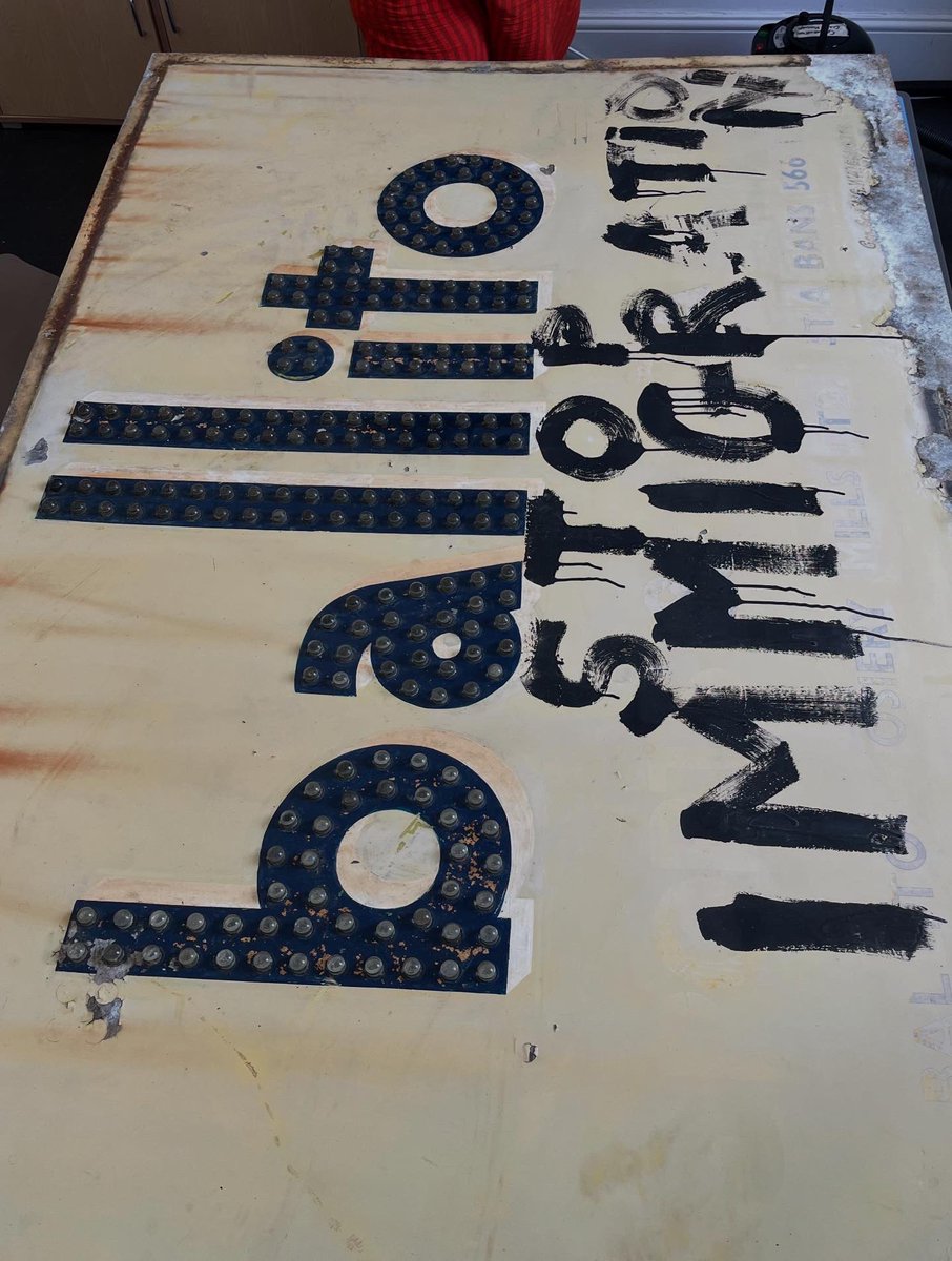 toujoursbizarre tweet media